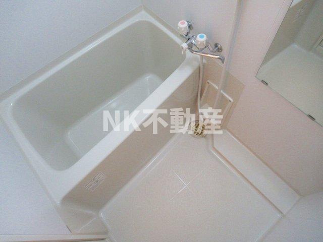 バス・シャワールーム　コンパクトで使いやすいお風呂です