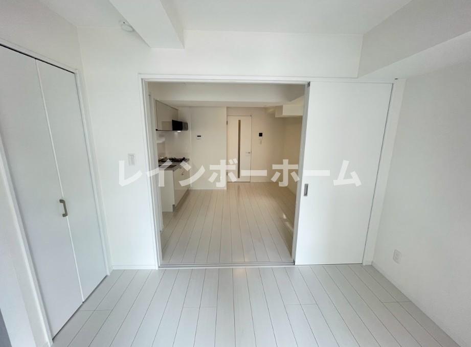 居室・リビング　同建物。別部屋参考写真。