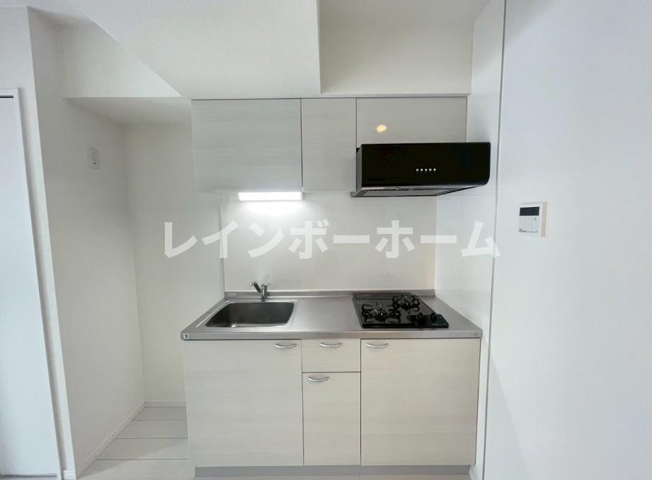 キッチン　同建物。別部屋参考写真。