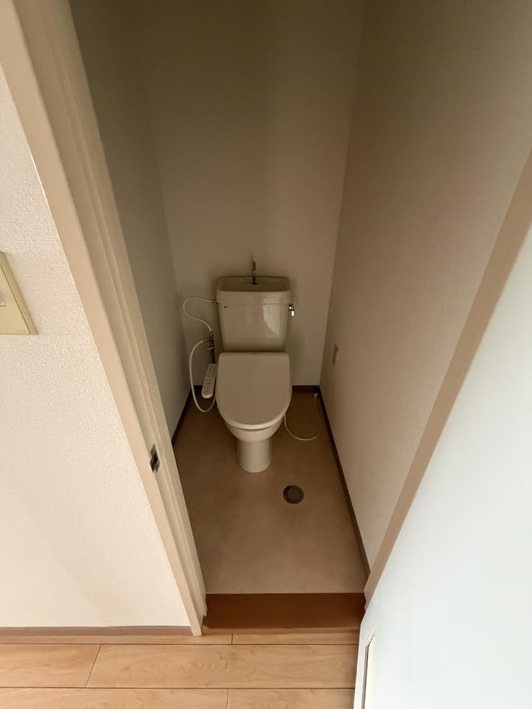 トイレ　温水洗浄便座