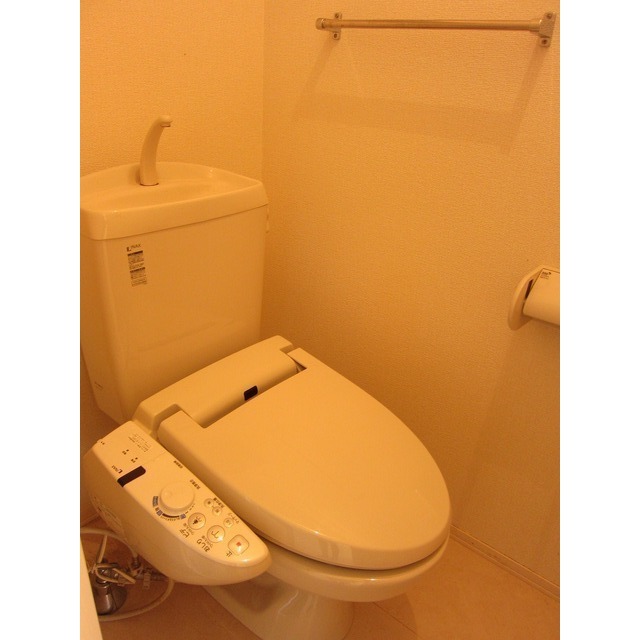 トイレ　別の部屋の写真になります