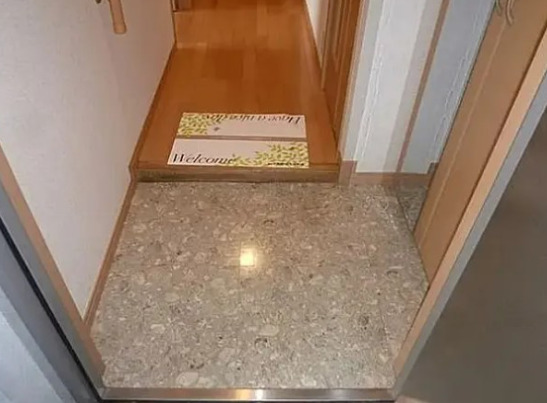 玄関　収納もある玄関です