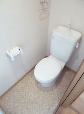 トイレ　※別号室の参考写真になります。