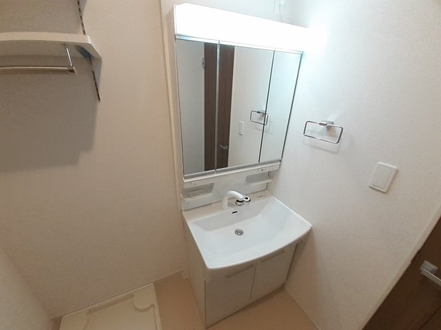 洗面設備　コンパクトで使いやすい洗面所