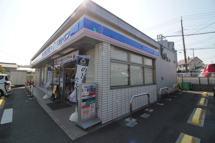 コンビニ　ローソンLTF藤沢羽鳥中学校前店（コンビニ）まで80m