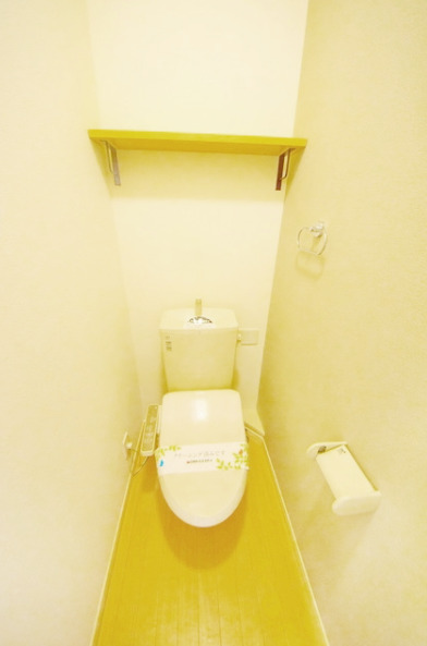 トイレ　【設備充実で陽当たり良好♪】
