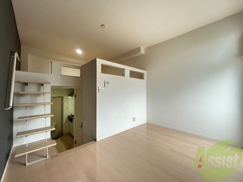 居室・リビング　５．５帖の洋室です。生活のメインとなる部屋ですね。