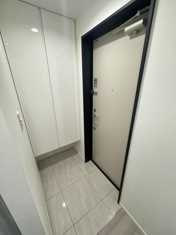 玄関　反転タイプ別部屋の写真です。