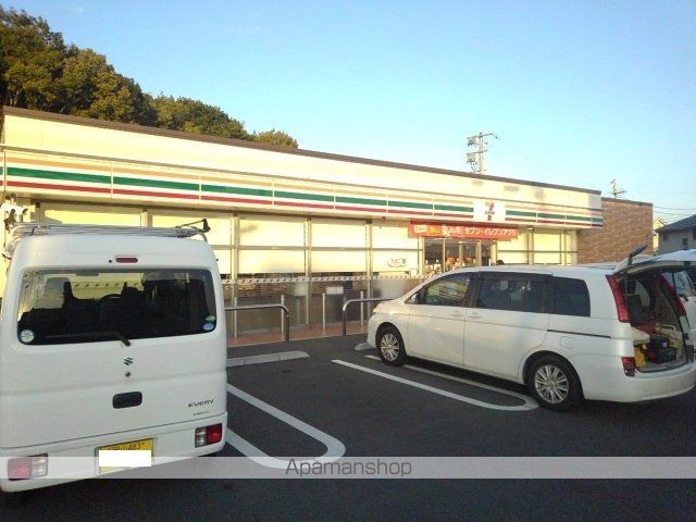 コンビニ　セブンイレブンさん（コンビニ）まで950m
