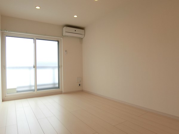 居室・リビング　日当たり良好の明るいお部屋です。