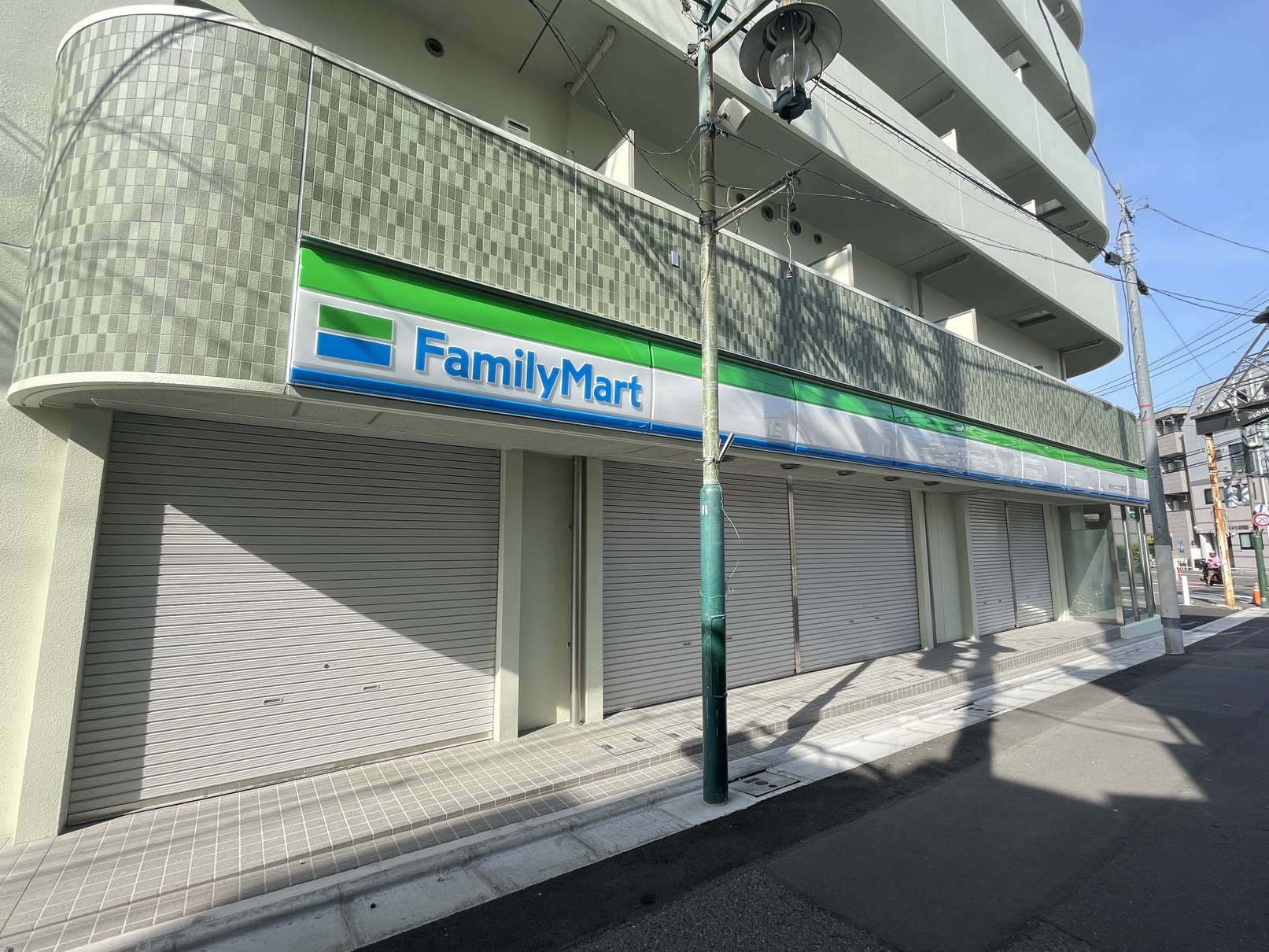 コンビニ　ファミリーマート西小山ニコニコ通り店（コンビニ）まで72m