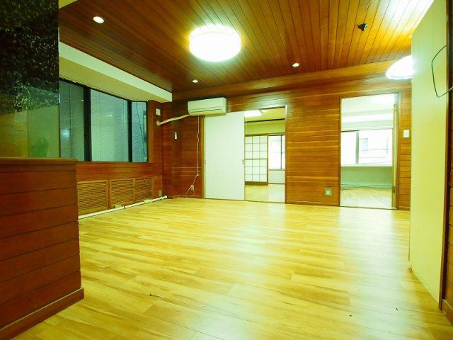 居室・リビング　☆明るい洋室☆