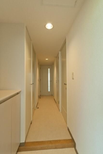 玄関　写真は同タイプ住居です。