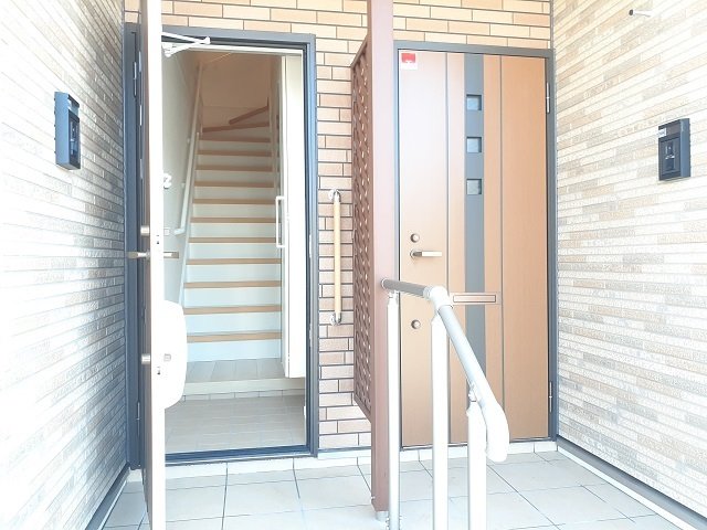 玄関　明るい玄関です