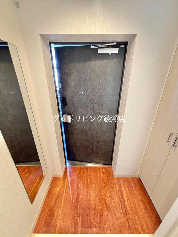 プレジオ北綾瀬ASIANの玄関写真
