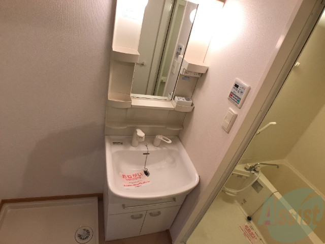 洗面設備　洗面台はシャンプードレッサーがあるので、利便性が高いですよ。