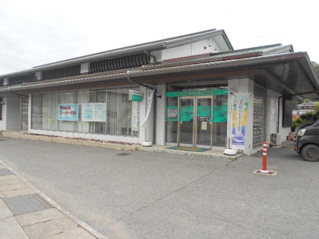 銀行　きのくに信用金庫由良支店様（銀行）まで800m