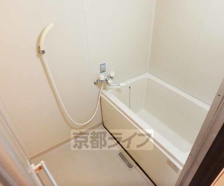 バス・シャワールーム　バスルームです