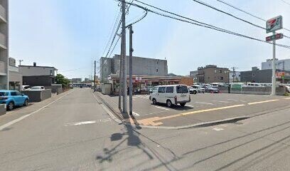 コンビニ　セブンイレブン札幌二十四軒2条店（コンビニ）まで304m