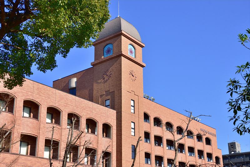 中学校　私立愛国中学校（中学校）まで403m