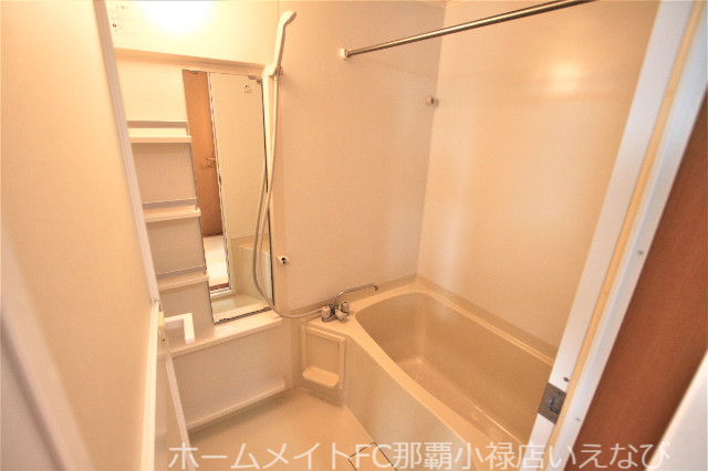 バス・シャワールーム　※別部屋のお写真となります。