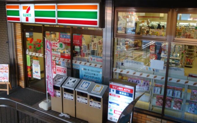 コンビニ　セブンイレブン 横浜鴨居駅前店（コンビニ）まで437m