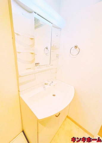 洗面設備　写真は別のお部屋です。