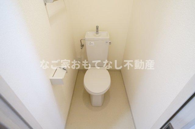 トイレ　※写真は別号室