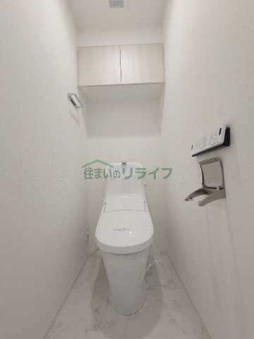 トイレ　別部屋の参考写真になります。