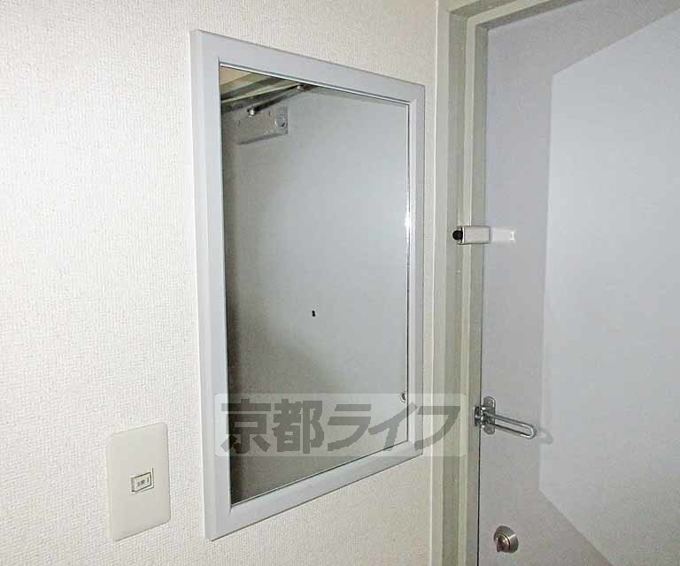 その他設備　玄関に鏡あります！