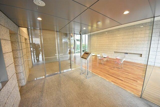 コンビニ　ナチュラルローソン渋谷代官山店（コンビニ）まで295m