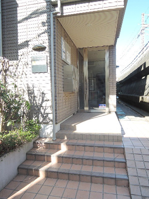 エントランス　安心のオートロック付　便利な駅近徒歩２分
