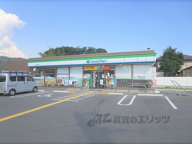 コンビニ　ファミリーマート亀岡篠町店（コンビニ）まで600m