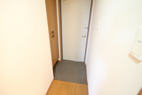 玄関　※別部屋の写真です