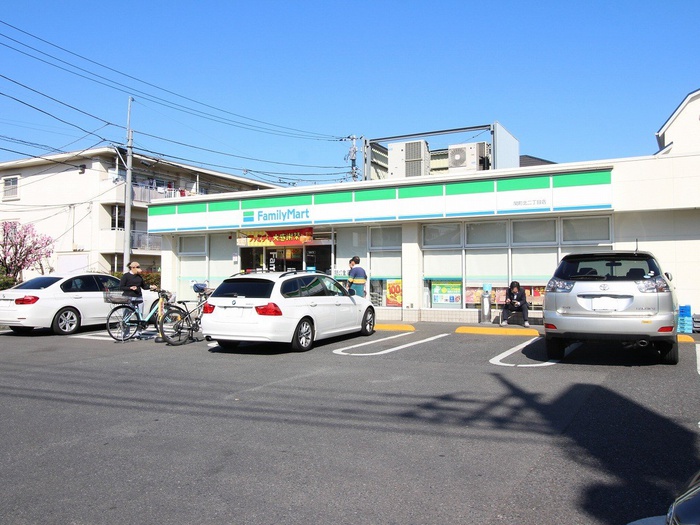 コンビニ　ファミリーマート（コンビニ）まで118m