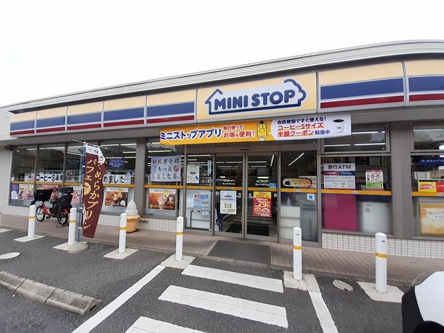 コンビニ　ミニストップ（コンビニ）まで832m
