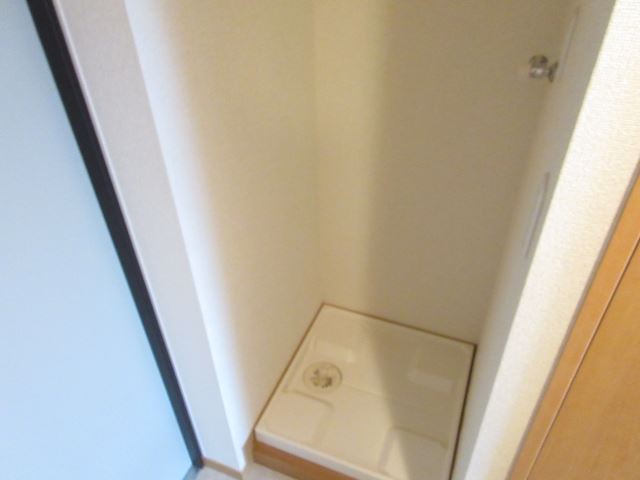 洗面設備　室内写真は別号室の参考写真となります。
