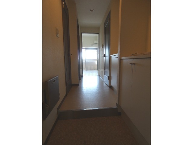 玄関　※別のお部屋の写真です