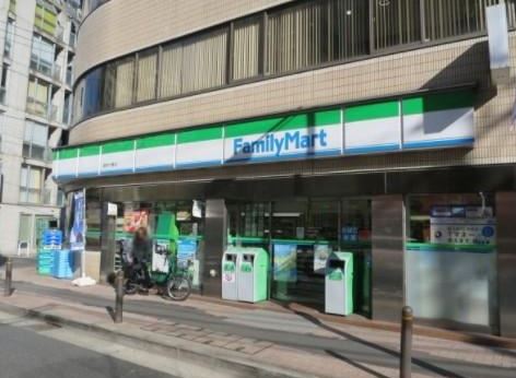 コンビニ　ファミリーマート麻布十番店（コンビニ）まで210m