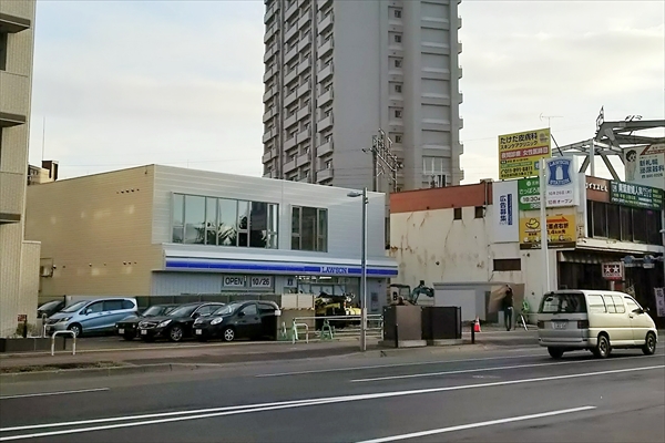 コンビニ　ローソン札幌厚別中央2条店（コンビニ）まで300m
