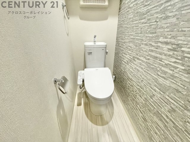 トイレ　温水洗浄便座付きのトイレです♪