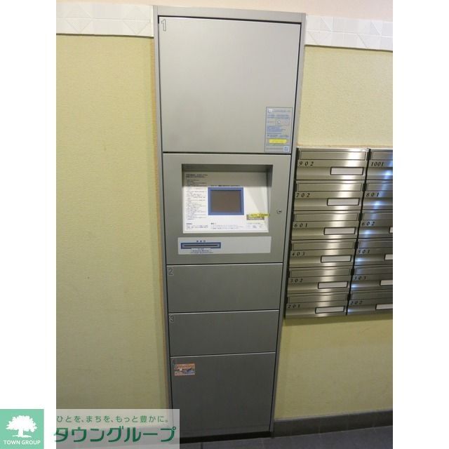 エントランス　宅配ロッカー