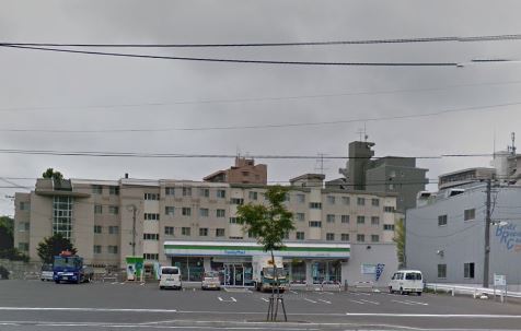 コンビニ　ファミリーマート札幌大谷地西１丁目店（コンビニ）まで353m
