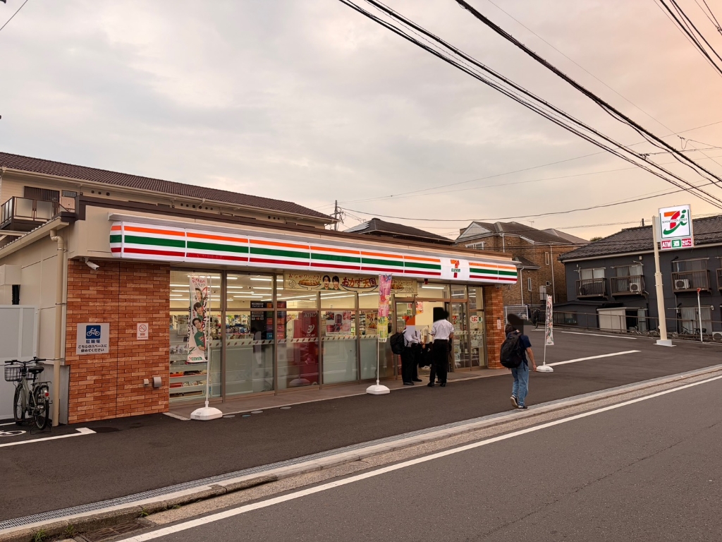 コンビニ　セブンイレブン 横浜日吉本町2丁目店（コンビニ）まで374m