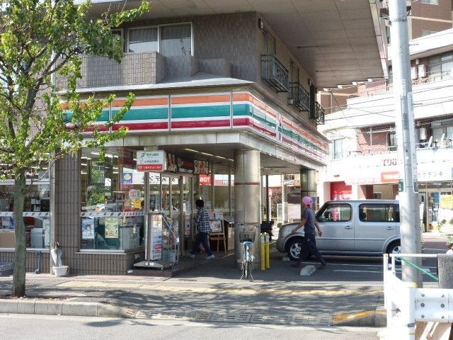 コンビニ　セブン（コンビニ）まで50m
