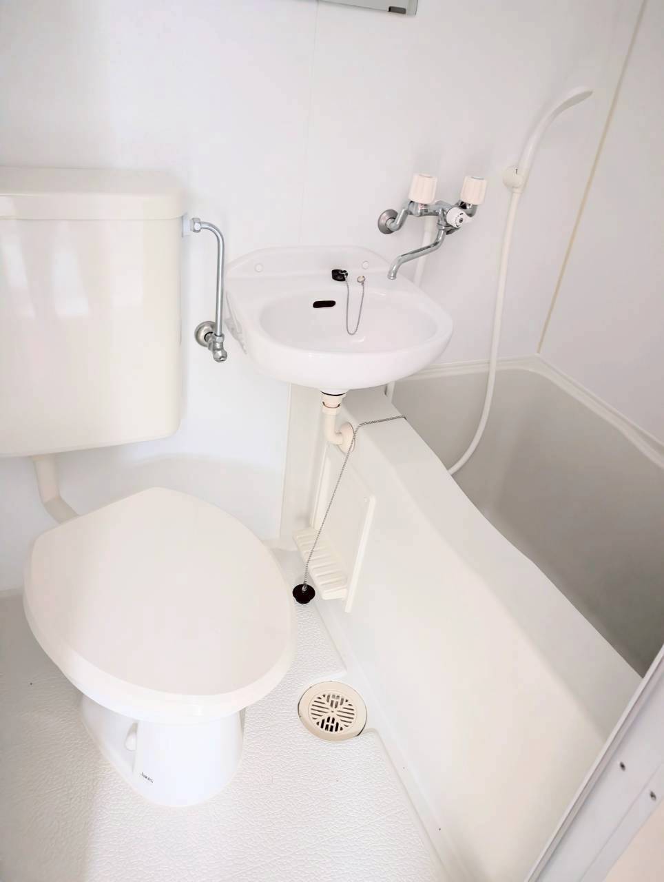 バス・シャワールーム　トイレと風呂シャワー