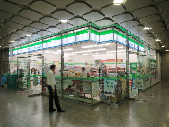 コンビニ　ファミリーマート 川崎興和ビル店（コンビニ）まで401m
