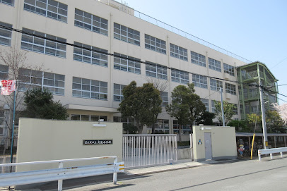 小学校　東大阪市立大蓮小学校（小学校）まで128m