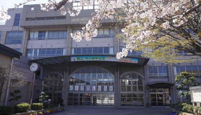 小学校　川崎市立稲田小学校（小学校）まで525m