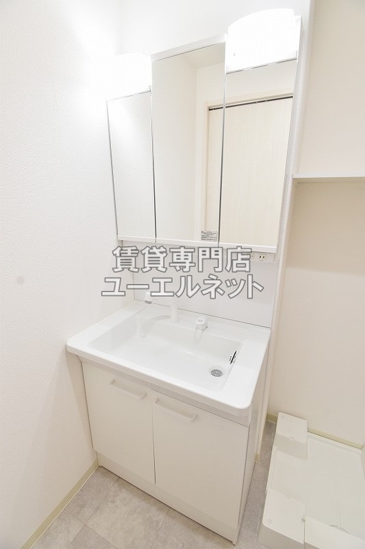 洗面設備　シャワー付洗面台